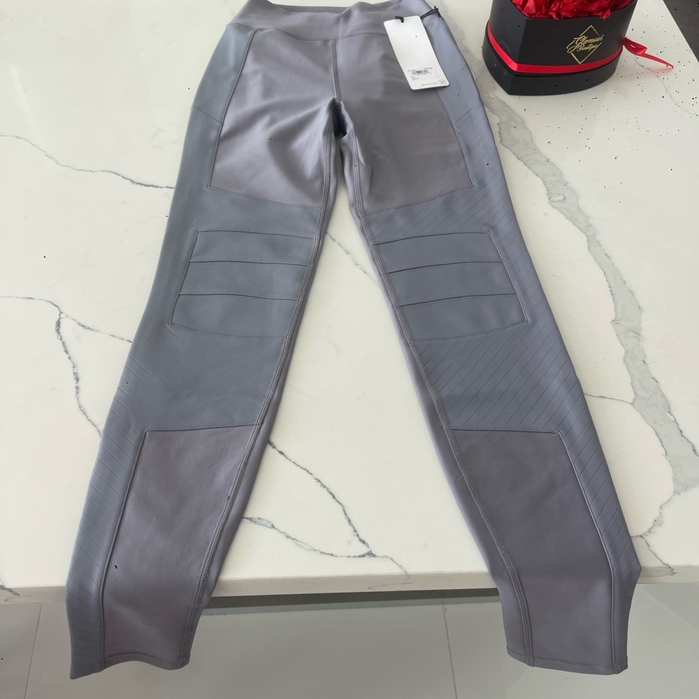 ALO Yoga ICE Gray Airlift Leggings Winter-Warm Airlift Leggings – Size S – NWT